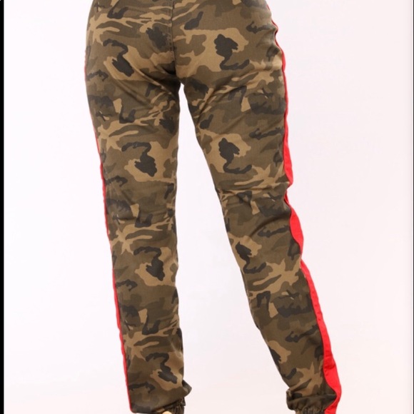 Fashion Nova Oversized Camo Pants - Picture 2 of 4